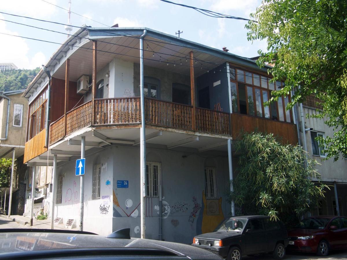 Friends Hostel Tbilisi ภายนอก รูปภาพ