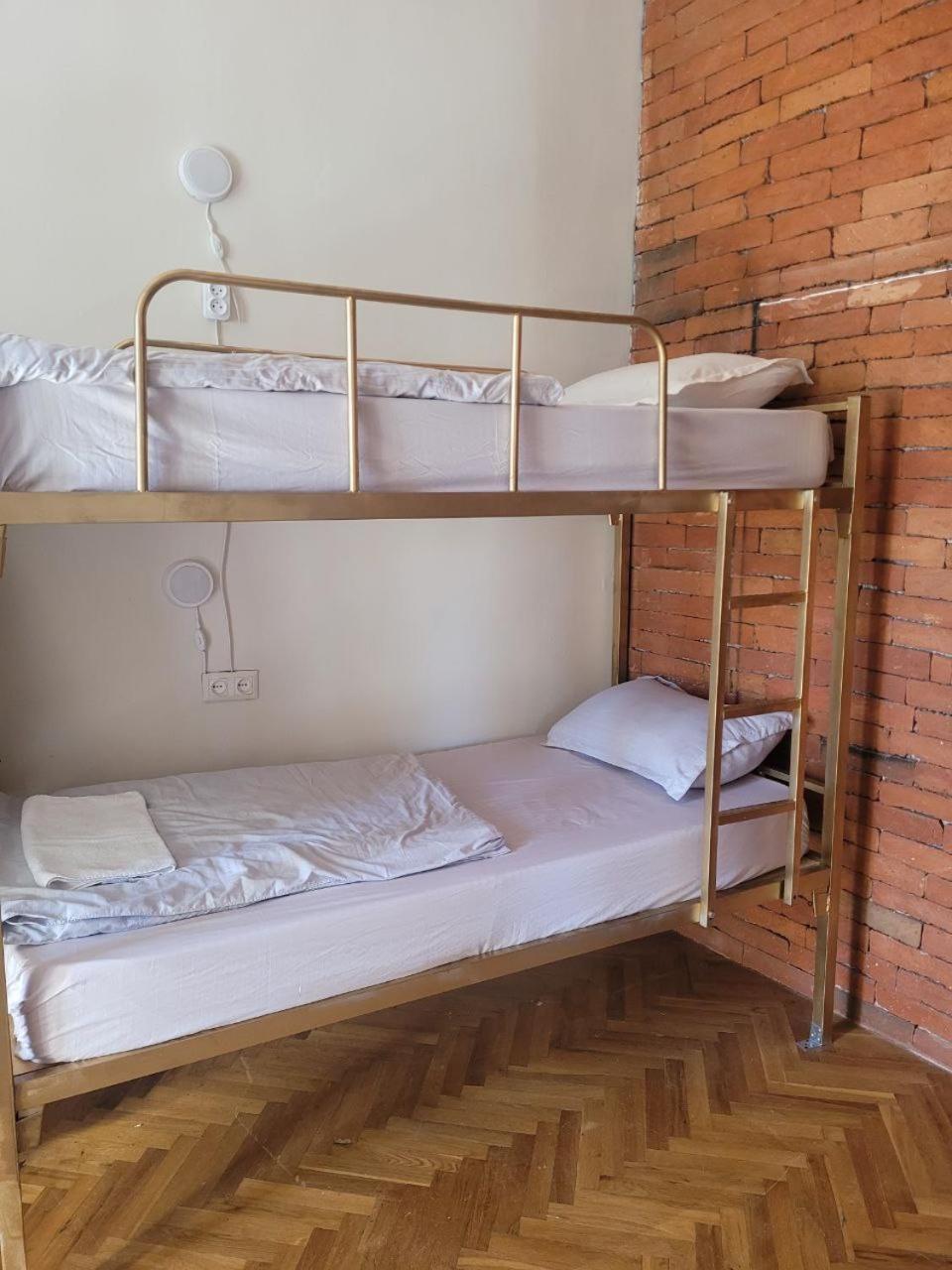 Friends Hostel Tbilisi ภายนอก รูปภาพ