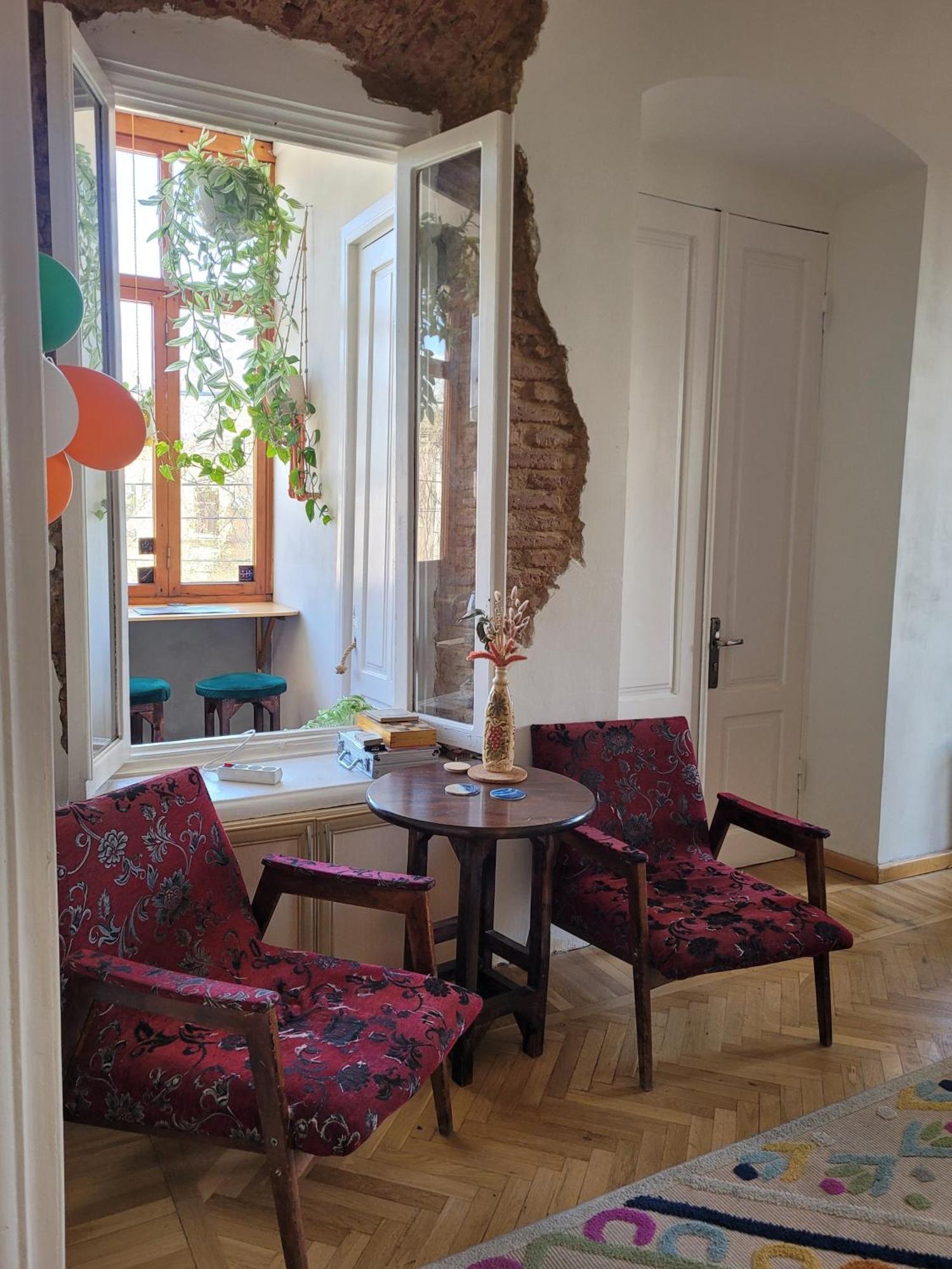 Friends Hostel Tbilisi ภายนอก รูปภาพ