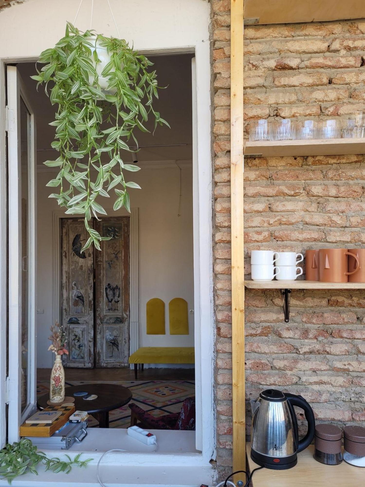 Friends Hostel Tbilisi ภายนอก รูปภาพ