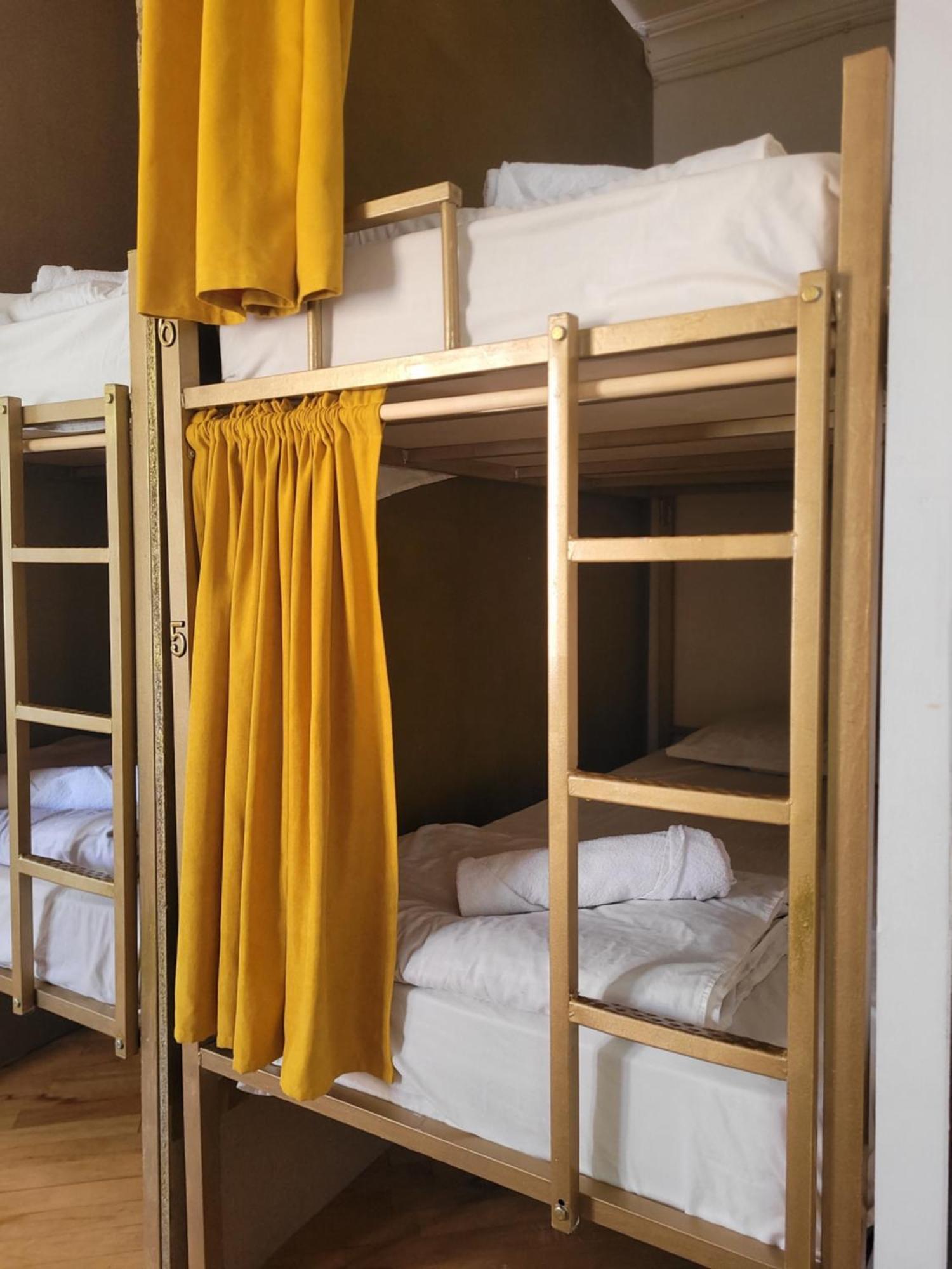 Friends Hostel Tbilisi ภายนอก รูปภาพ