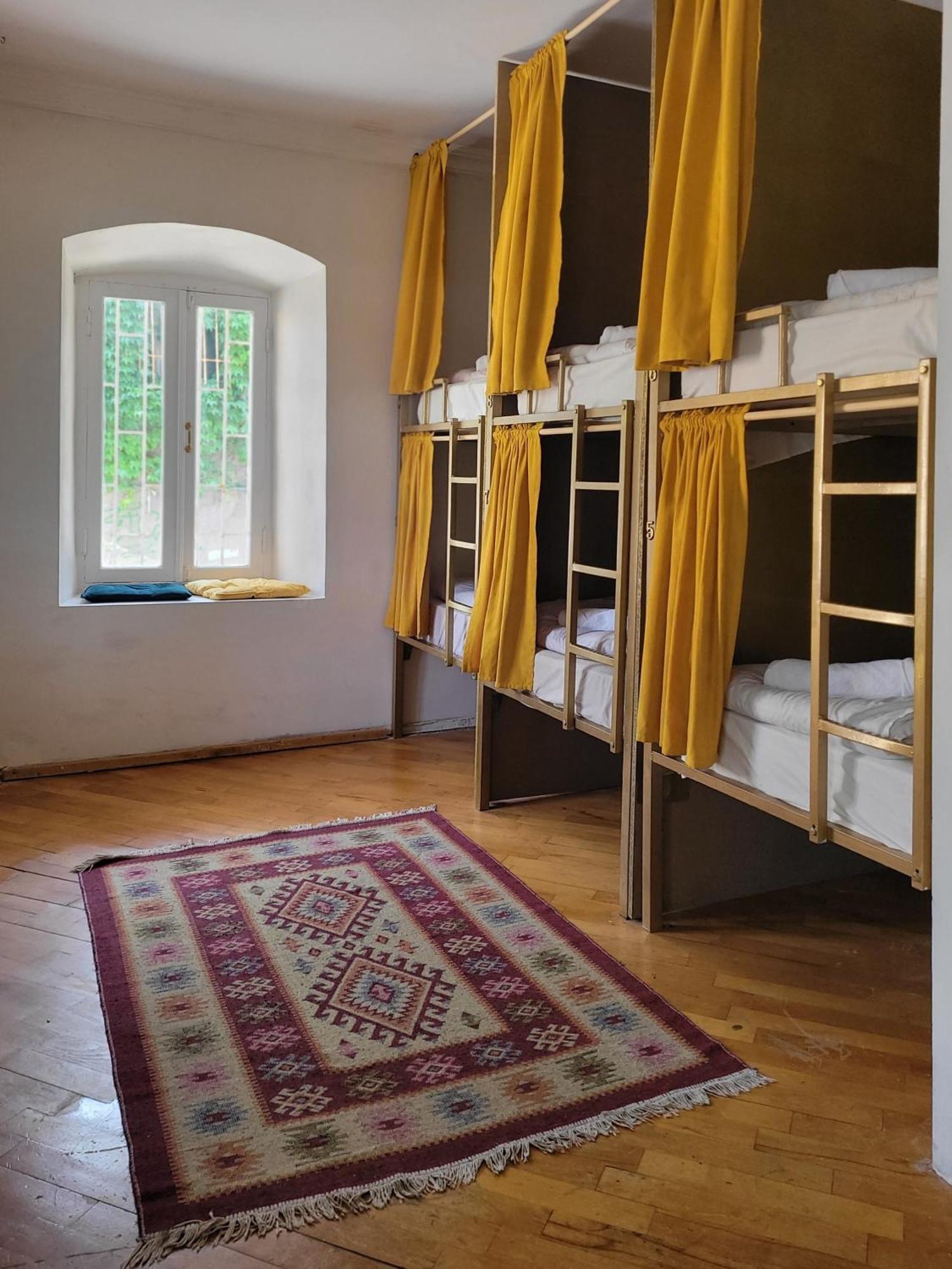 Friends Hostel Tbilisi ภายนอก รูปภาพ