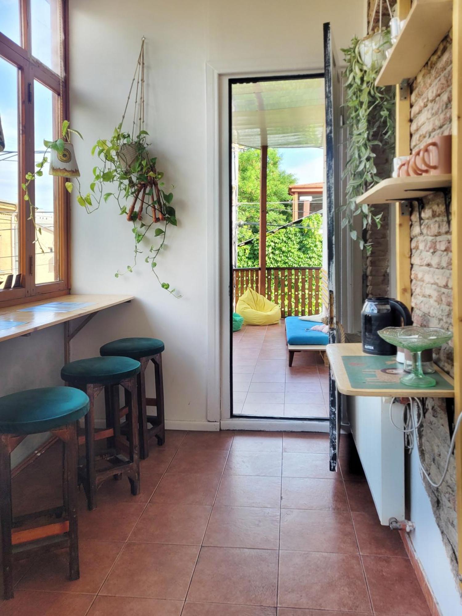 Friends Hostel Tbilisi ภายนอก รูปภาพ