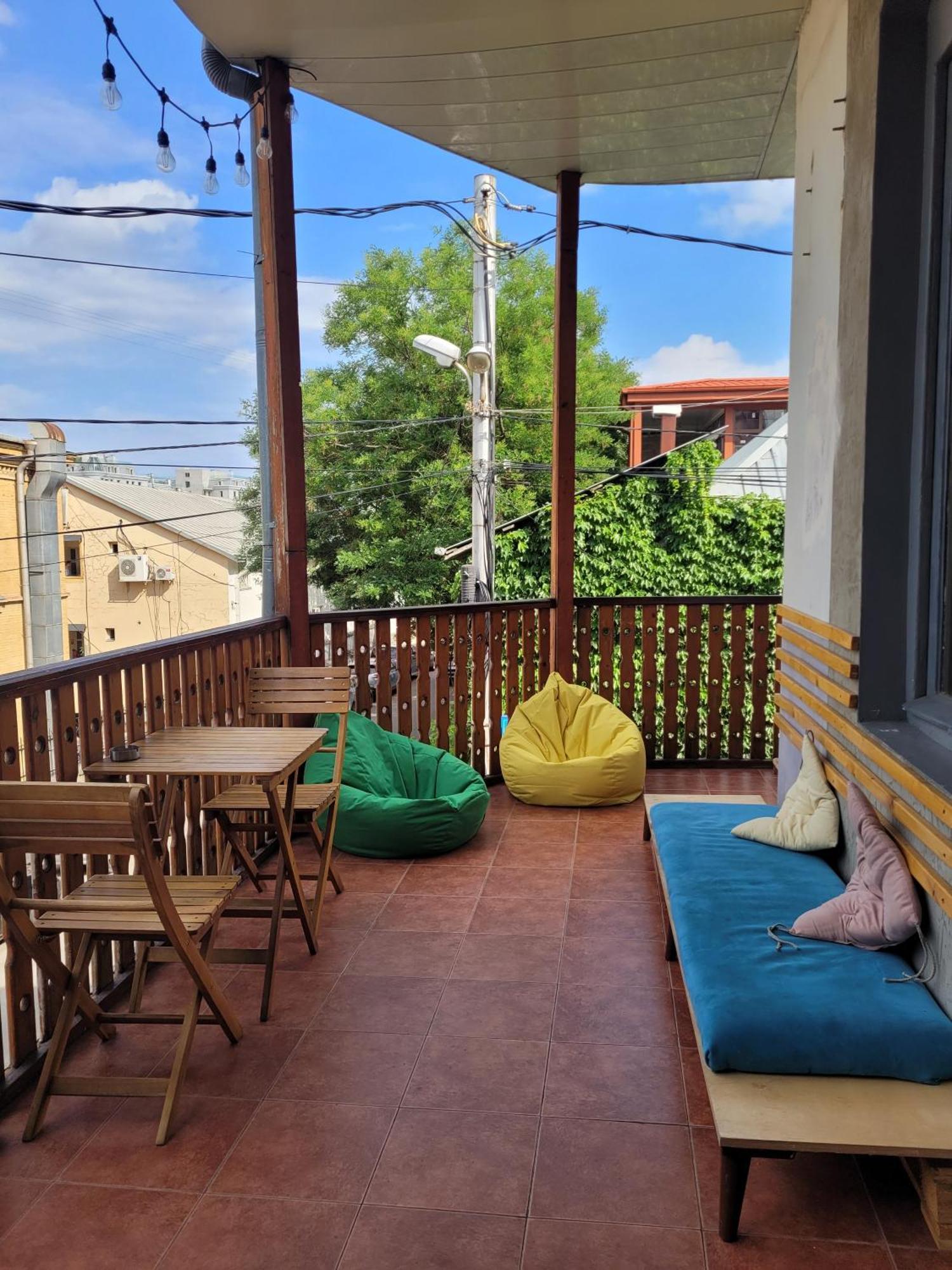 Friends Hostel Tbilisi ภายนอก รูปภาพ